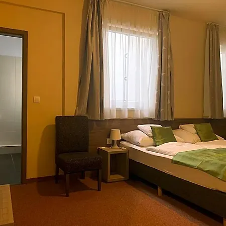 Centrooms Hotel *